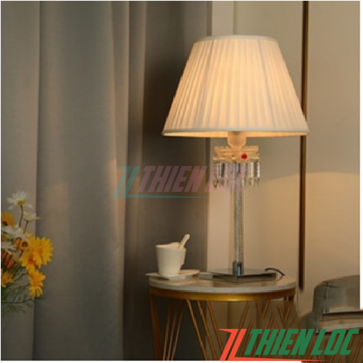 Đèn ngủ để bàn pha lê DNHD039 Đèn ngủ để bàn pha lê DNHD039
